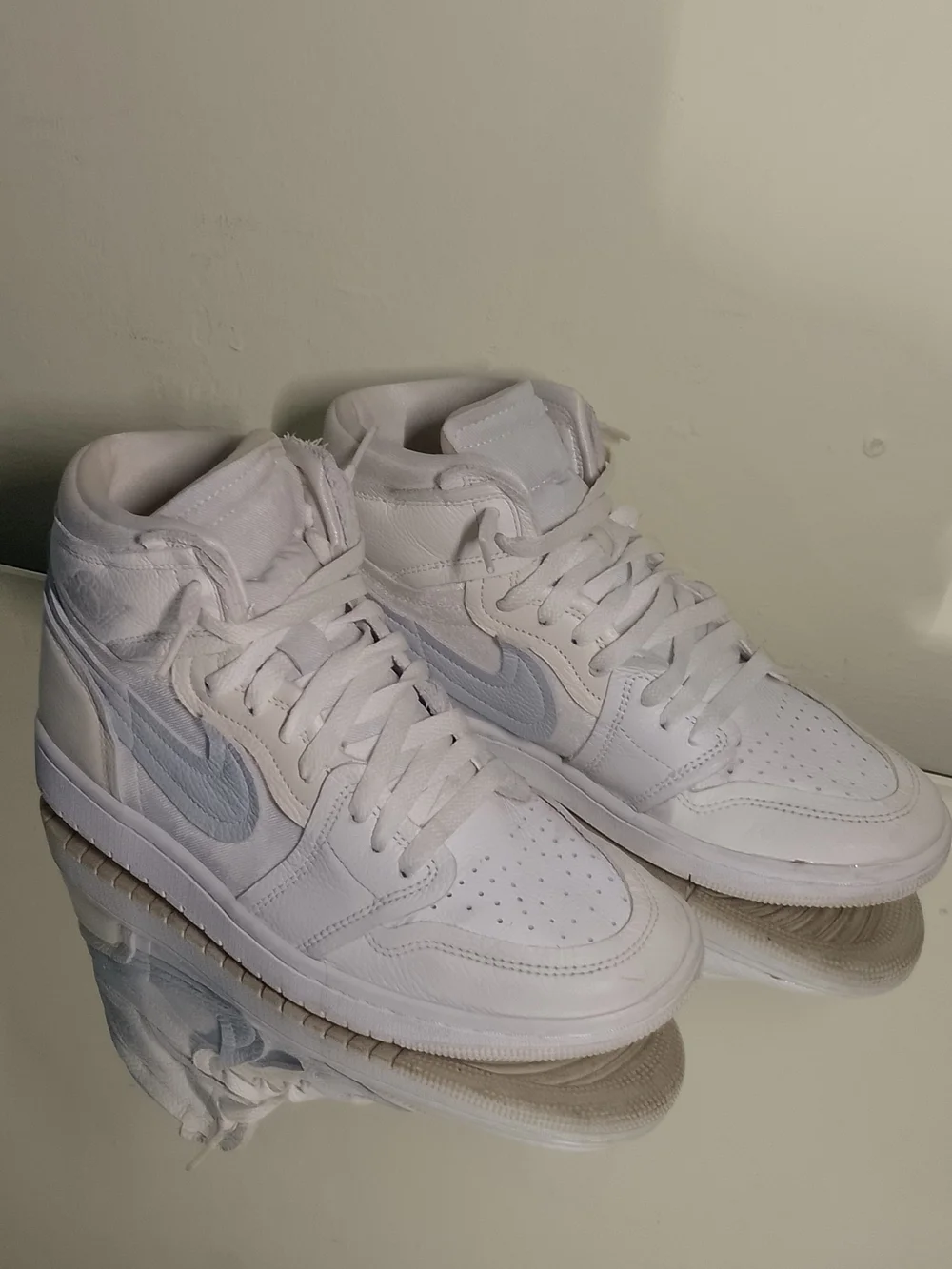 Nike Air Jordans 1 Coconut Milk. Mid-Top Sneakers in White and Light Gray